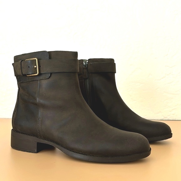 Cole Haan Hastings waterproof side zipper lug sole leather ankle boots - Picture 1 of 12